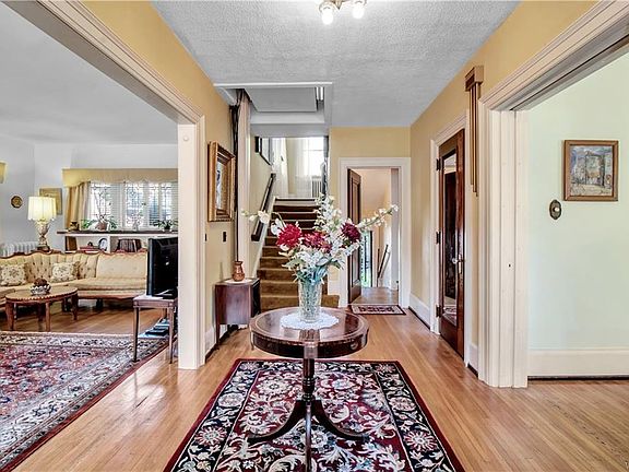 5th image of 216 Crescent Ave