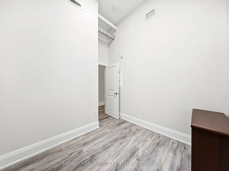 11 Queen St #301 — Photo 22