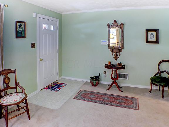 4th image of 104 W Lincoln Ave