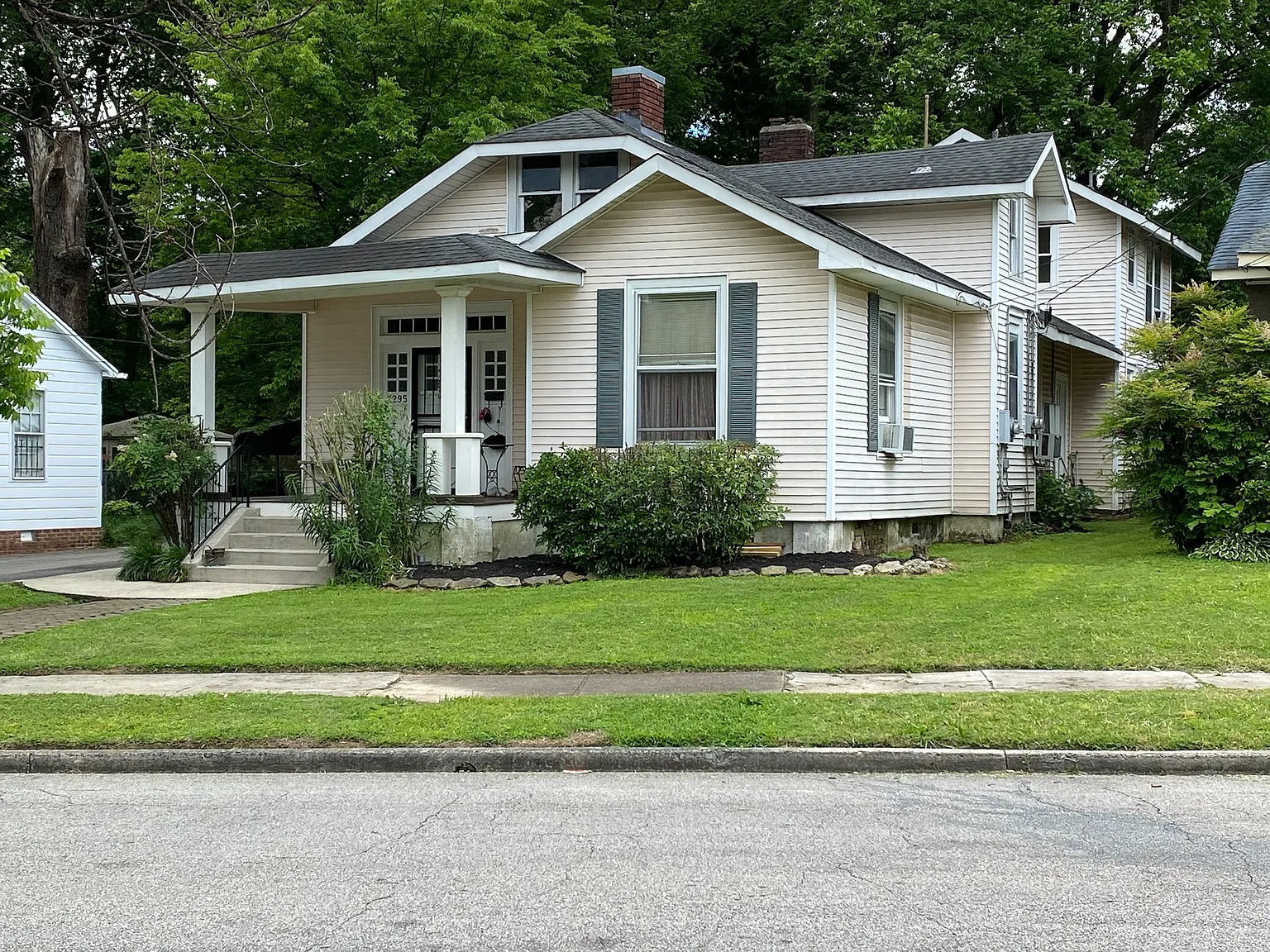 2295 York Ave — Photo 1
