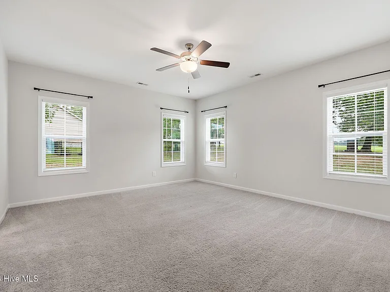 105 Village Dr — Photo 28