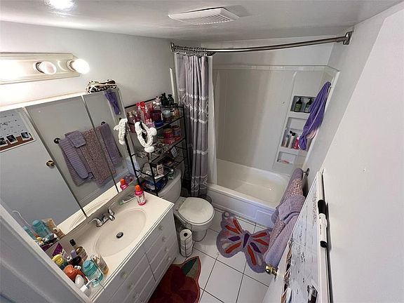 2nd image of 1400 NE 54th St