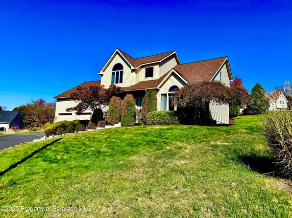 100 Rabbit Run, Clarks Green, PA 18411