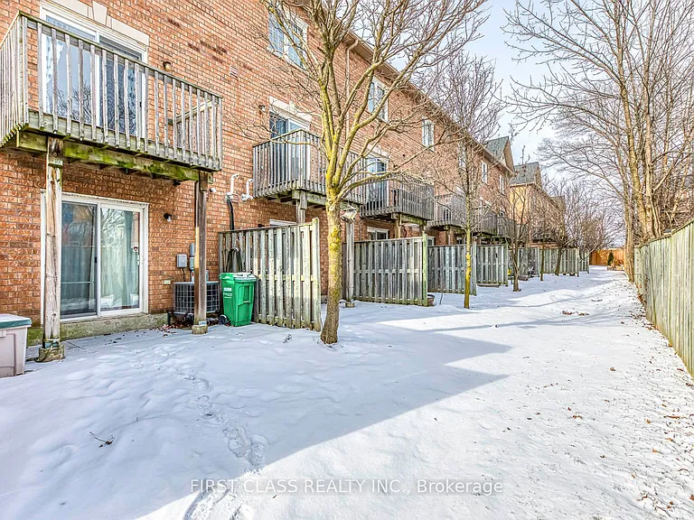 1128 Dundas St W #25 — Photo 39