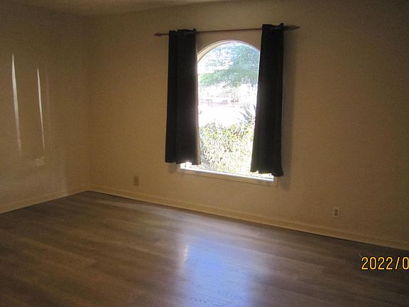 2nd image of 1419 E Linden St
