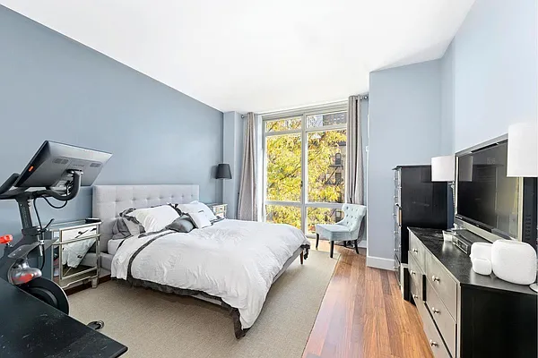 Rented by Douglas Elliman | media 19