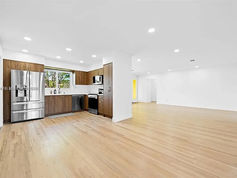 3410 Cleveland St — Photo 9