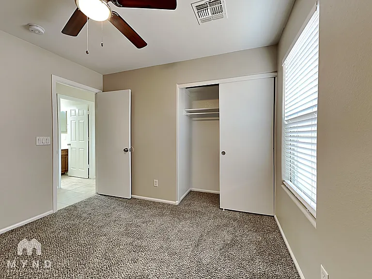 1034 E Saddle Way — Photo 26
