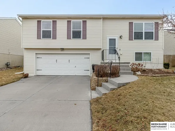 16007 Greenleaf St, Omaha, NE 68136