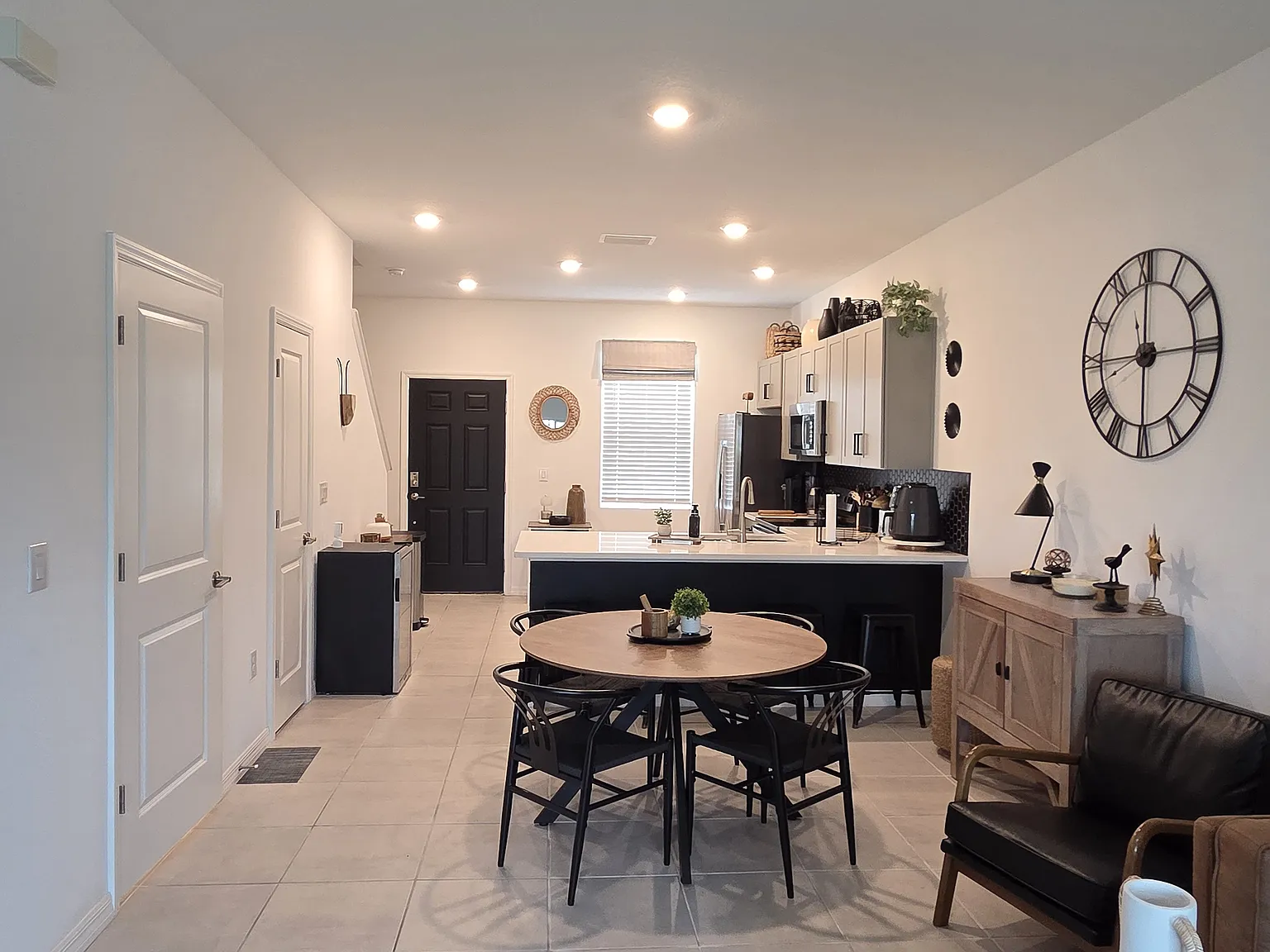 2 bed, 2.5 bath, 1238 sqft, $2,100 — Photo 1