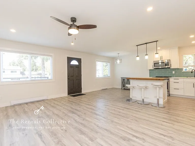 3758 Sefton St — Photo 2