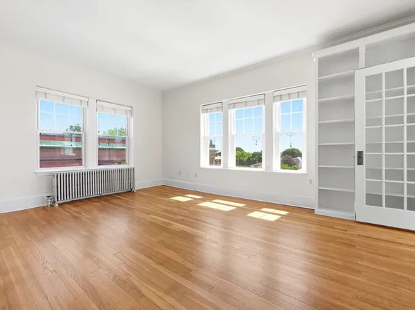 21 Bradlee Rd APT 54, Medford, MA 02155