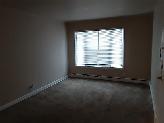 3rd image of 1009 W Glen Flora Ave
