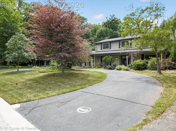 30557 Woodstream Dr, Farmington Hills, MI 48334