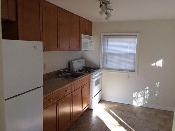 2nd image of 713 Camden Ave APT 1