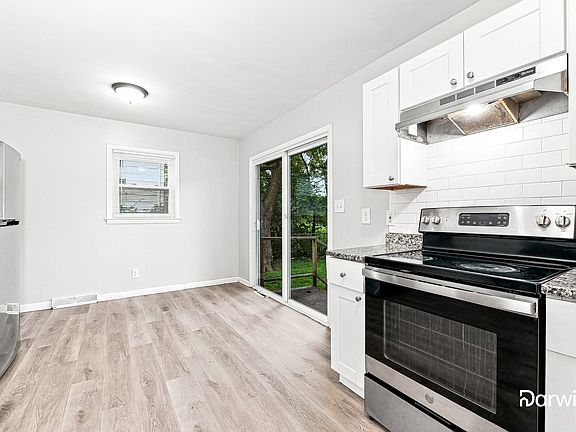 3rd image of 8403 E 98th Ter