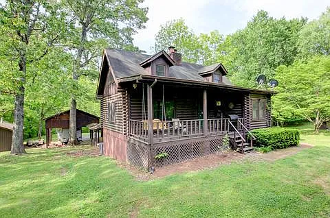 4 bed, 2.5 bath, 3297 sqft, $3,000 — Photo 2