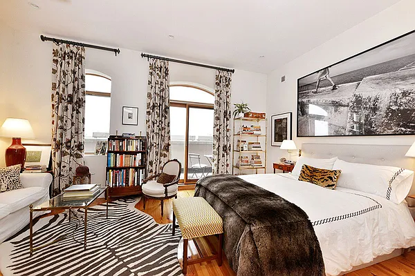 Sold by Realty Collective | media 3