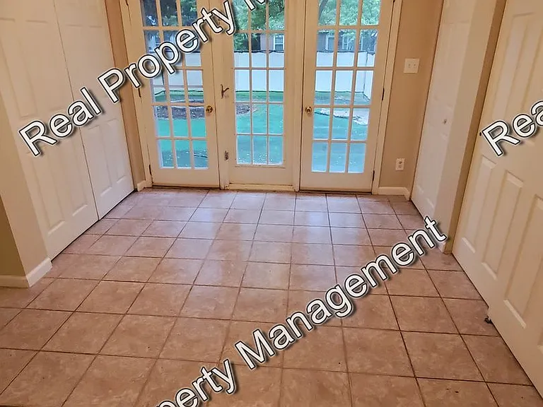 7813 White Oak Ln — Photo 7