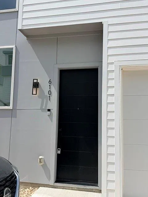 2 bed, 2.5 bath, 1278 sqft, $2,300 — Photo 2