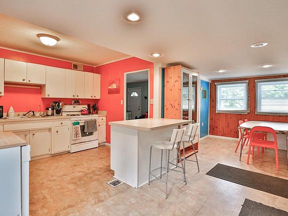 5th image of 2393 Holloway Ave E