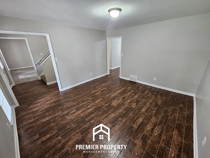 6 bed, 3.0 bath, 3305 sqft, $3,095 — Photo 3