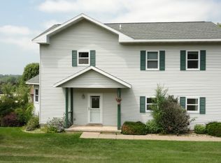 S7645 High Point Dr, Merrimac, WI 53561