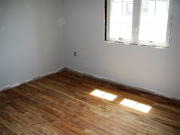 4th image of 13418 221st St