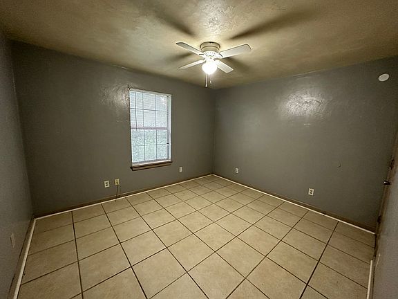 3rd image of 2924 Woodrich Dr APT C
