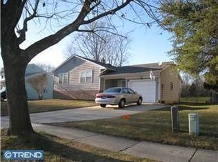 28 Spinning Wheel Ln, Clementon, NJ 08021