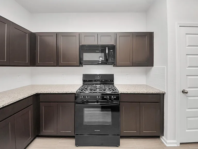 2715 Crested Creek Ln — Photo 27