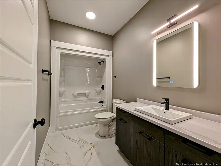 124 Ernest St — Photo 16
