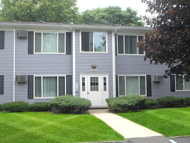 Village Oaks Apartments — Photo 1
