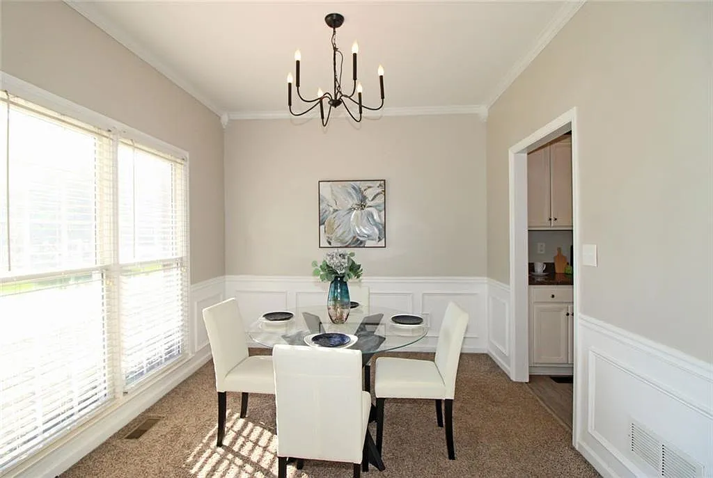 5 bed, 3.5 bath, 3174 sqft, $3,000 — Photo 3
