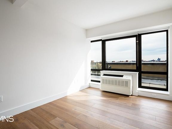 5th image of 325 Lafayette Ave APT 7D