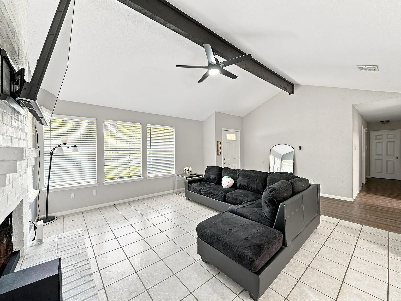 3 bed, 2.0 bath, 1510 sqft, $2,500 — Photo 3