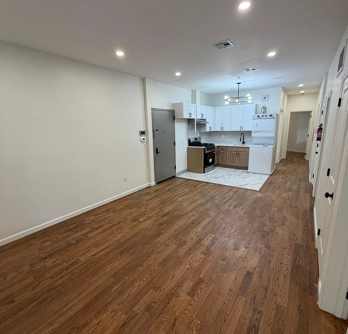 4 bed, $2,975 — Photo 4