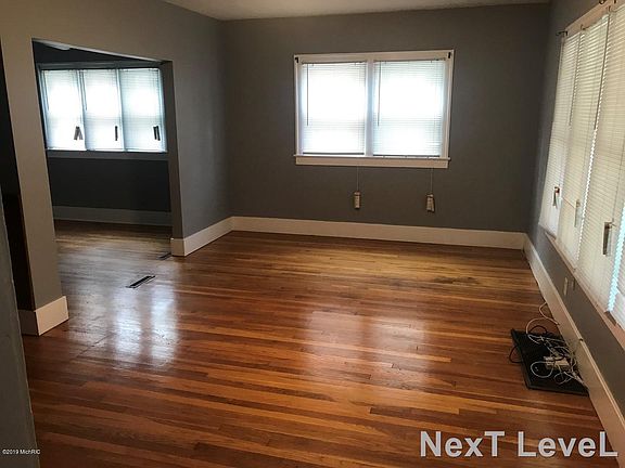 2nd image of 1721 Nelson Ave SE