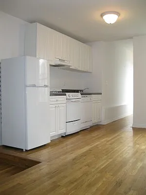 Rented by Tower Brokerage | media 21