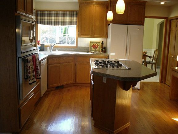 3rd image of 16703 96th Avenue Ct E