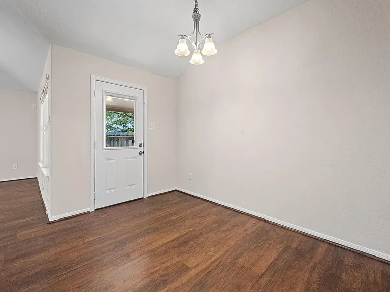 3027 Lockeridge Village Dr — Photo 8