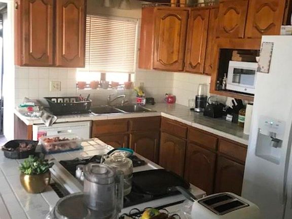 5th image of 860 S Briargate Ln