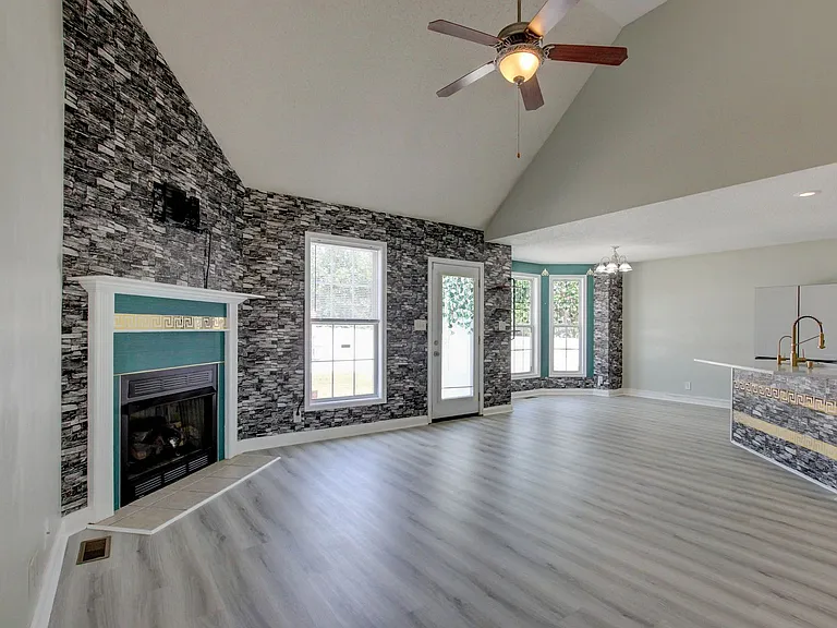 3660 S Naples Ct — Photo 2