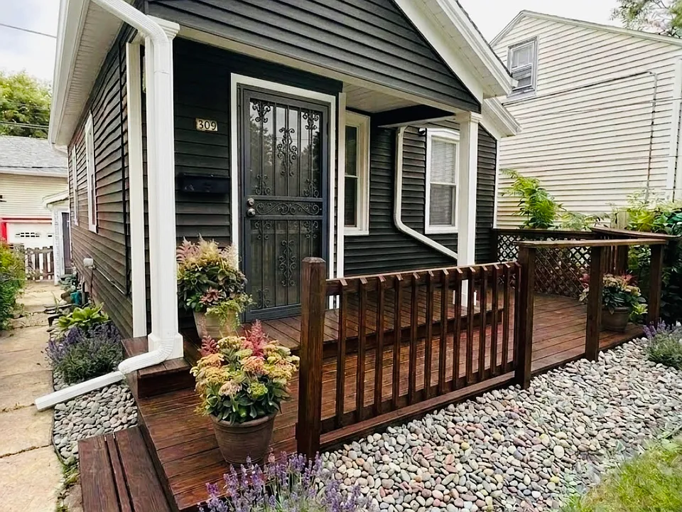 308 W Scott St