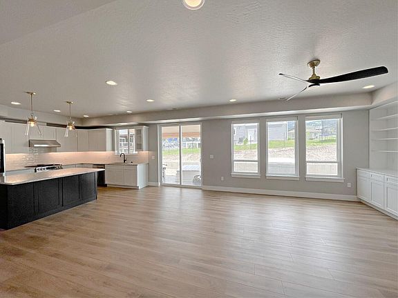 4th image of 2555 Drake Ln