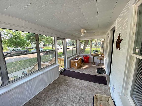 2nd image of 909 3rd Ave N
