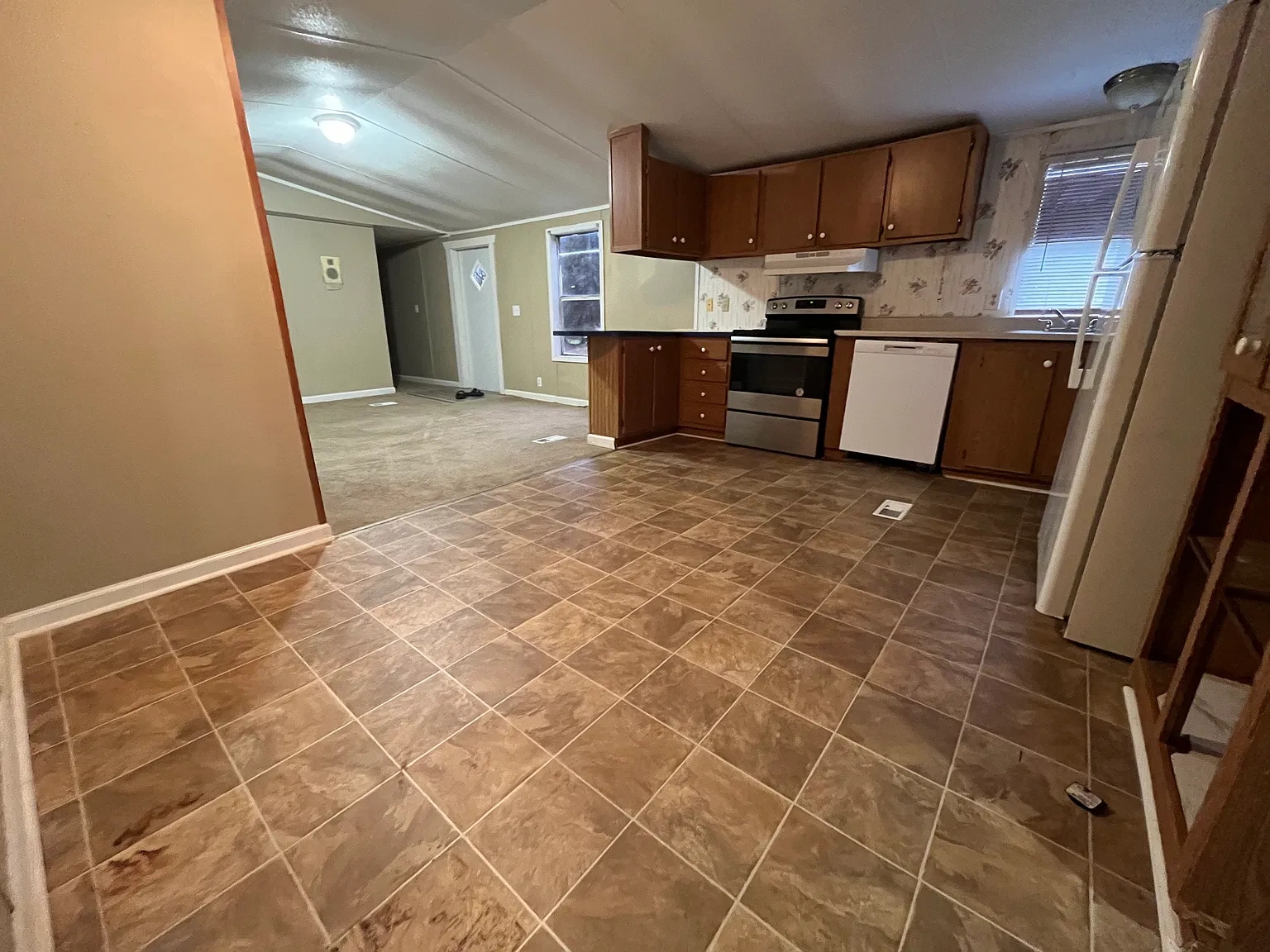 3 bed, 1200 sqft, $1,000 — Photo 2