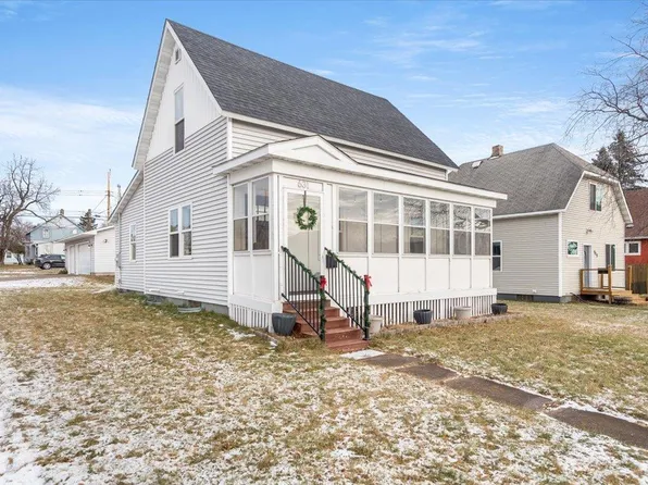 631 9th Ave, Two Harbors, MN 55616