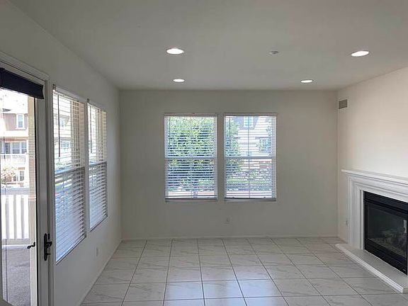 3rd image of 1800 Oak St Unit 415