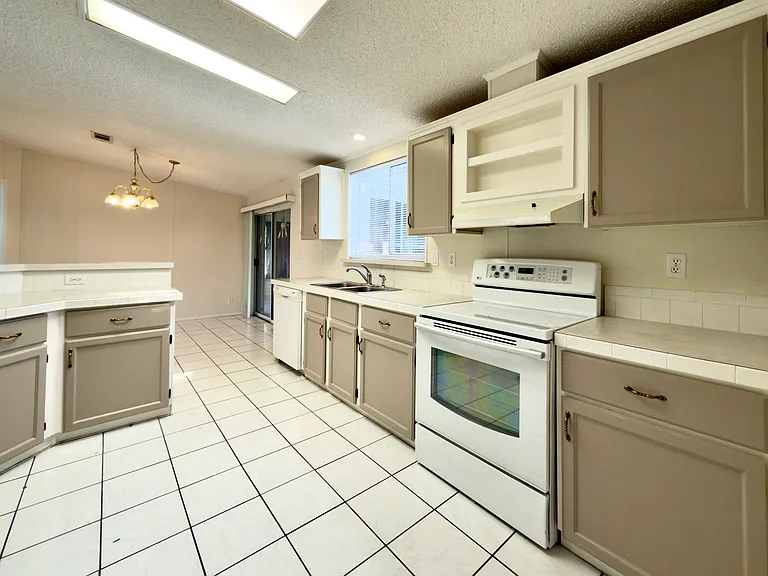827 Sun Glow St — Photo 5